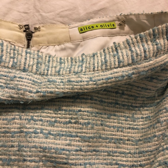 Alice + Olivia Tweed Mini • Size 6 - Picture 3 of 5